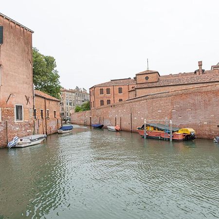 Ca' Leoncino - Venice Canal Front Apartment Bagian luar foto