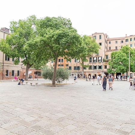 Ca' Leoncino - Venice Canal Front Apartment Bagian luar foto