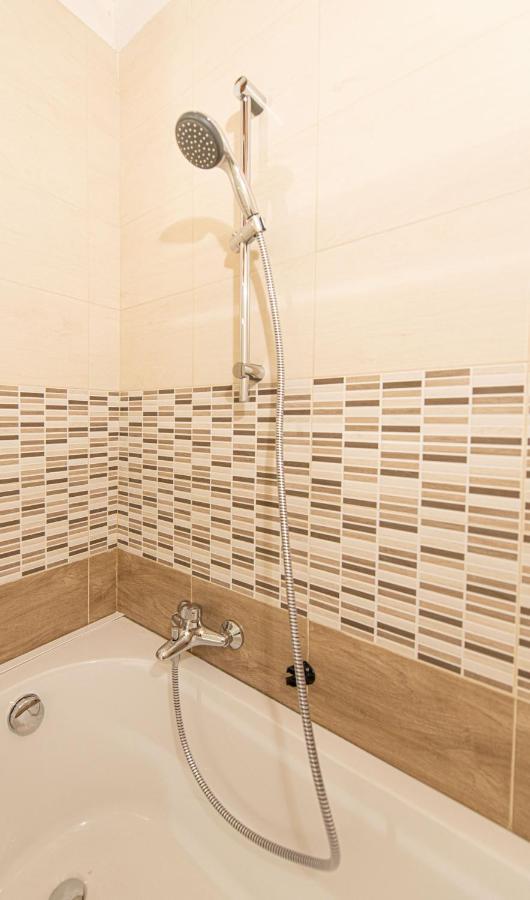 Ca' Leoncino - Venice Canal Front Apartment Bagian luar foto