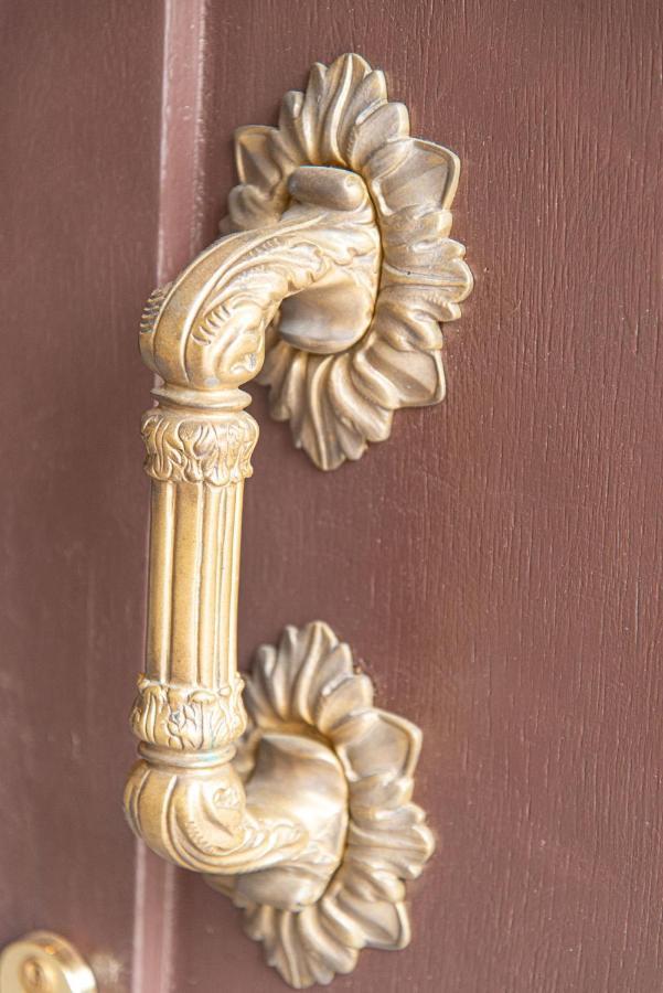 Ca' Leoncino - Venice Canal Front Apartment Bagian luar foto