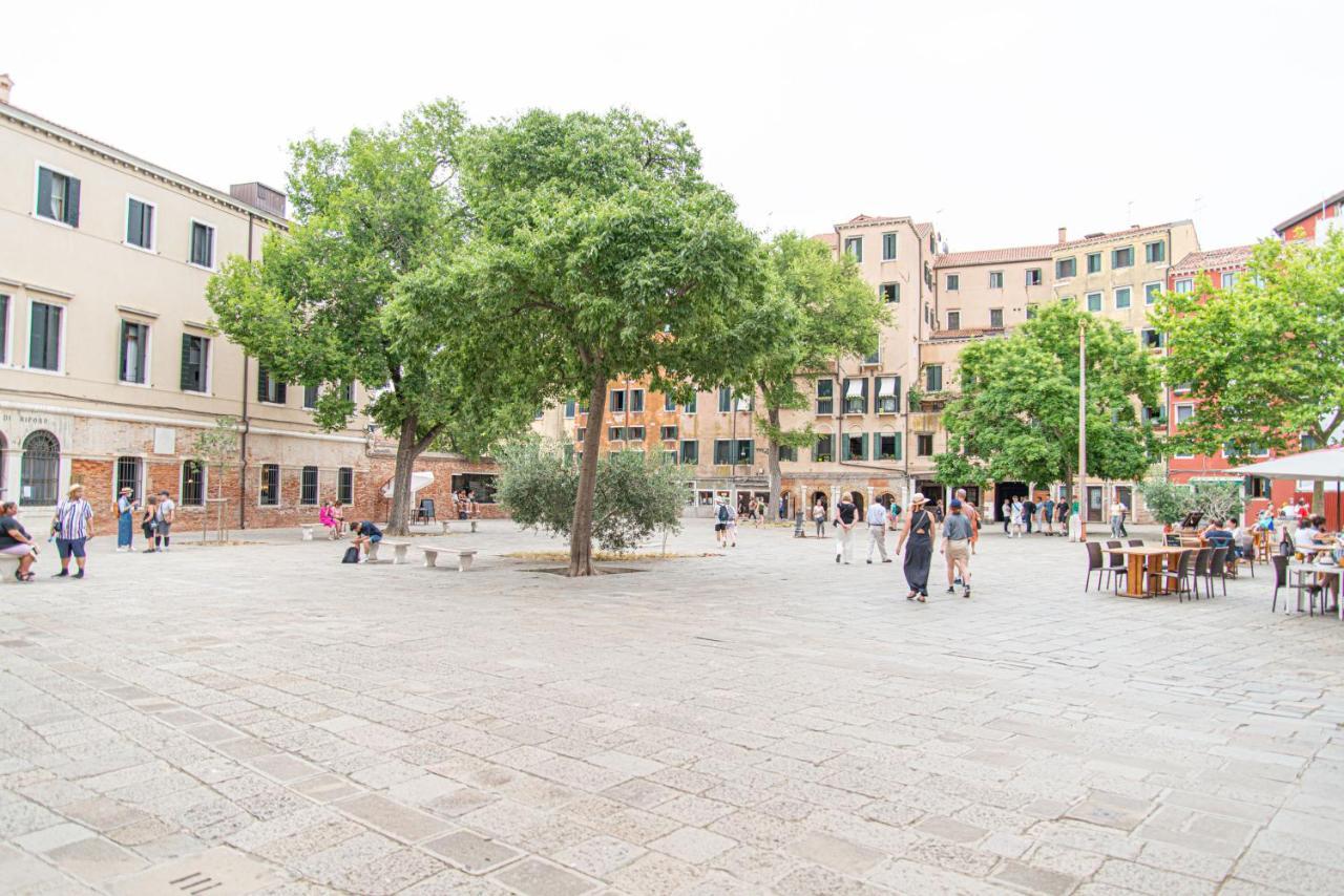 Ca' Leoncino - Venice Canal Front Apartment Bagian luar foto