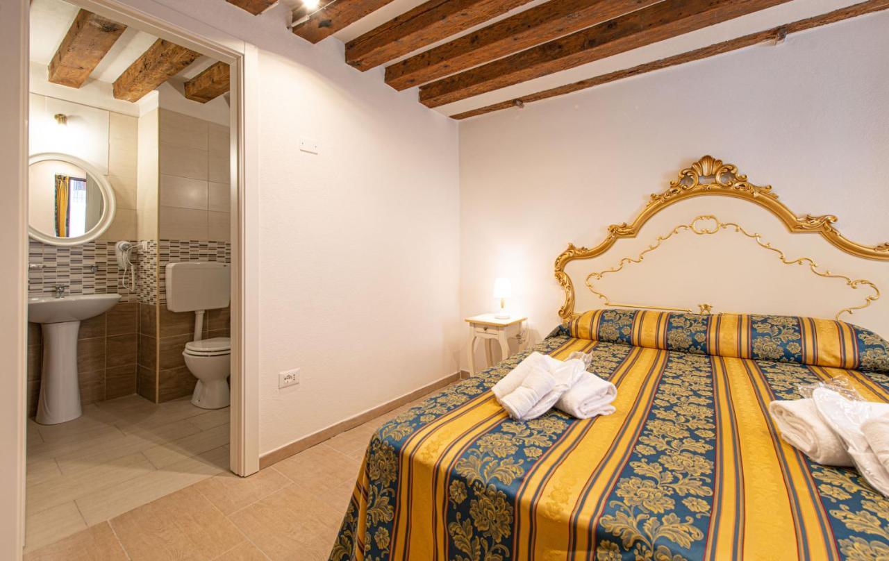Ca' Leoncino - Venice Canal Front Apartment Bagian luar foto
