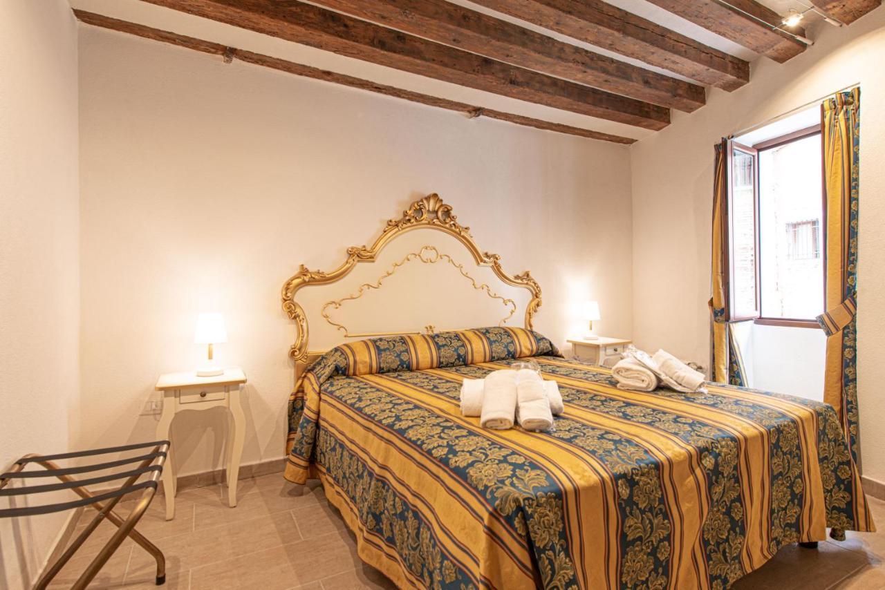 Ca' Leoncino - Venice Canal Front Apartment Bagian luar foto