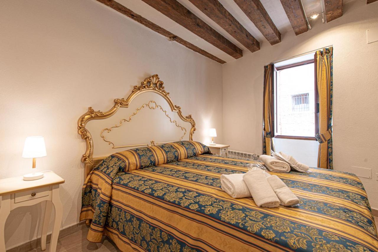 Ca' Leoncino - Venice Canal Front Apartment Bagian luar foto