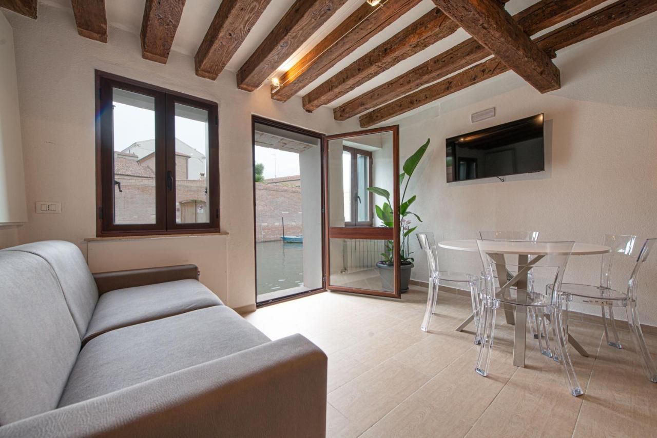 Ca' Leoncino - Venice Canal Front Apartment Bagian luar foto