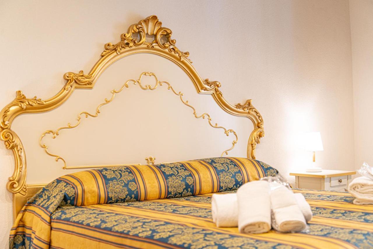 Ca' Leoncino - Venice Canal Front Apartment Bagian luar foto